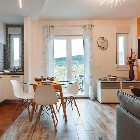 San Giusto Elegante Bilocale Con Balcone E Vista Lejlighed Trieste Eksteriør billede