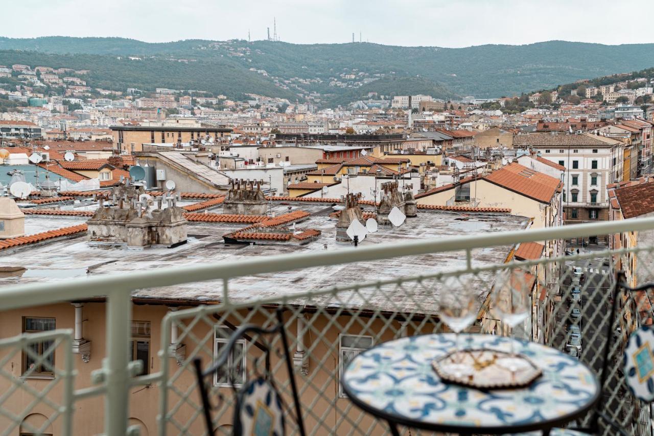 San Giusto Elegante Bilocale Con Balcone E Vista Lejlighed Trieste Eksteriør billede
