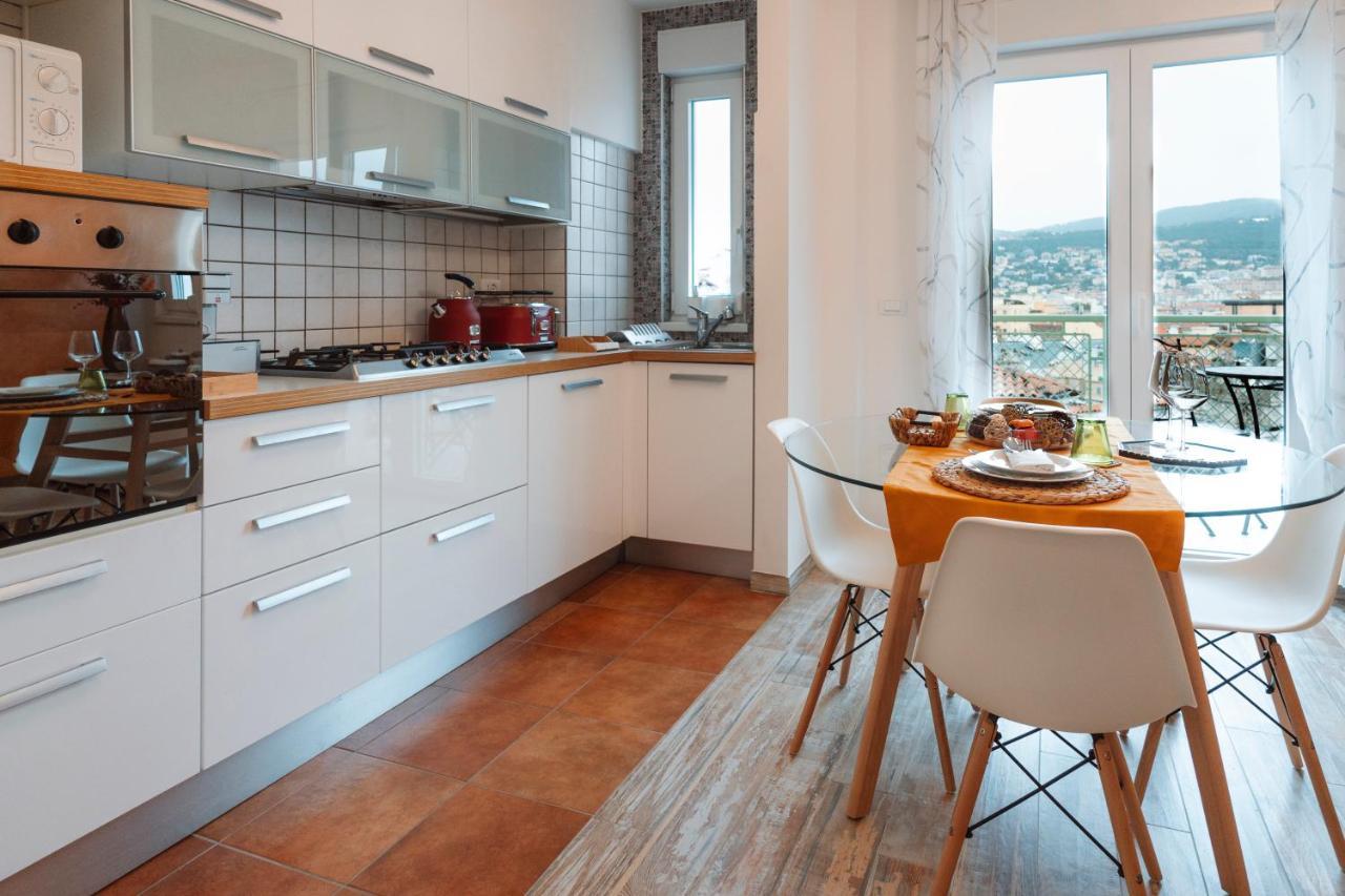 San Giusto Elegante Bilocale Con Balcone E Vista Lejlighed Trieste Eksteriør billede