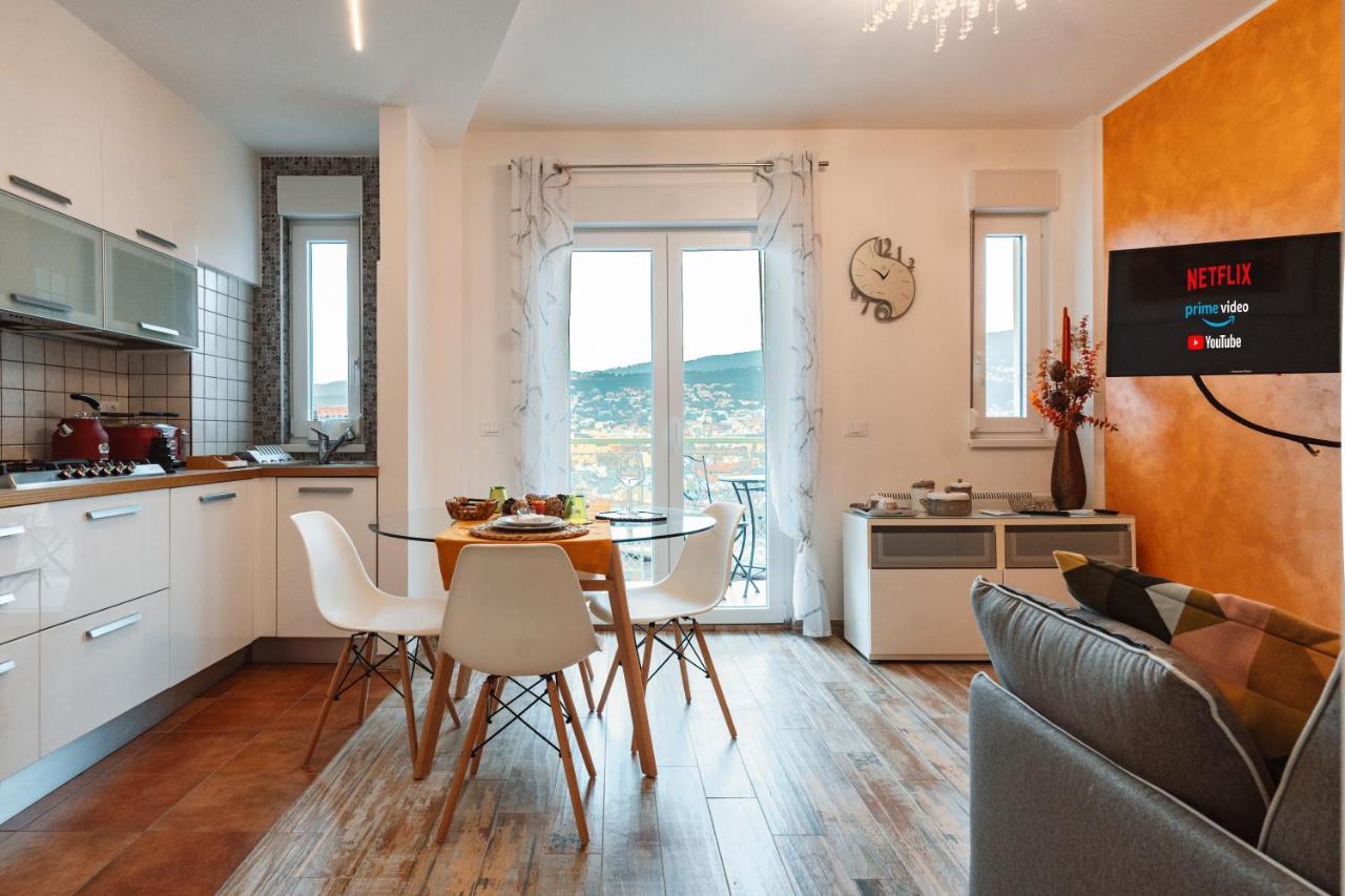 San Giusto Elegante Bilocale Con Balcone E Vista Lejlighed Trieste Eksteriør billede