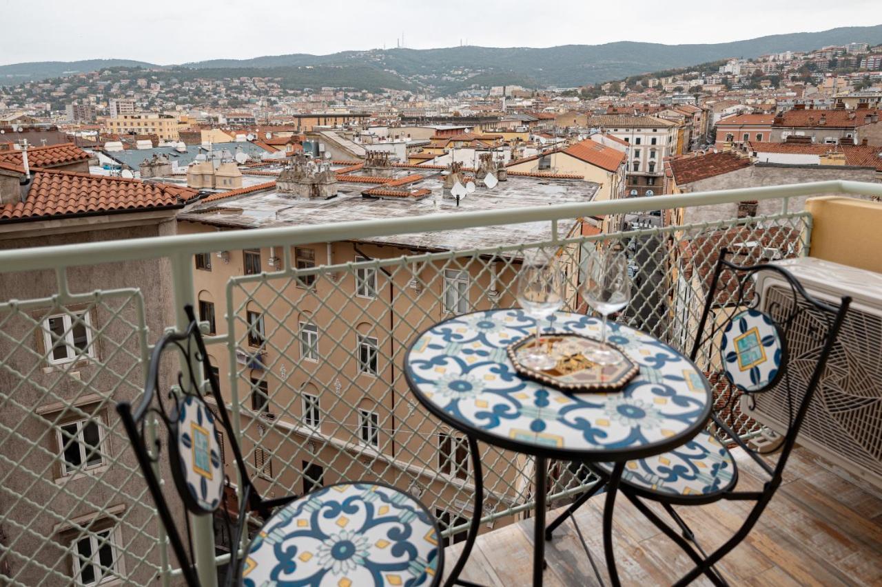San Giusto Elegante Bilocale Con Balcone E Vista Lejlighed Trieste Eksteriør billede